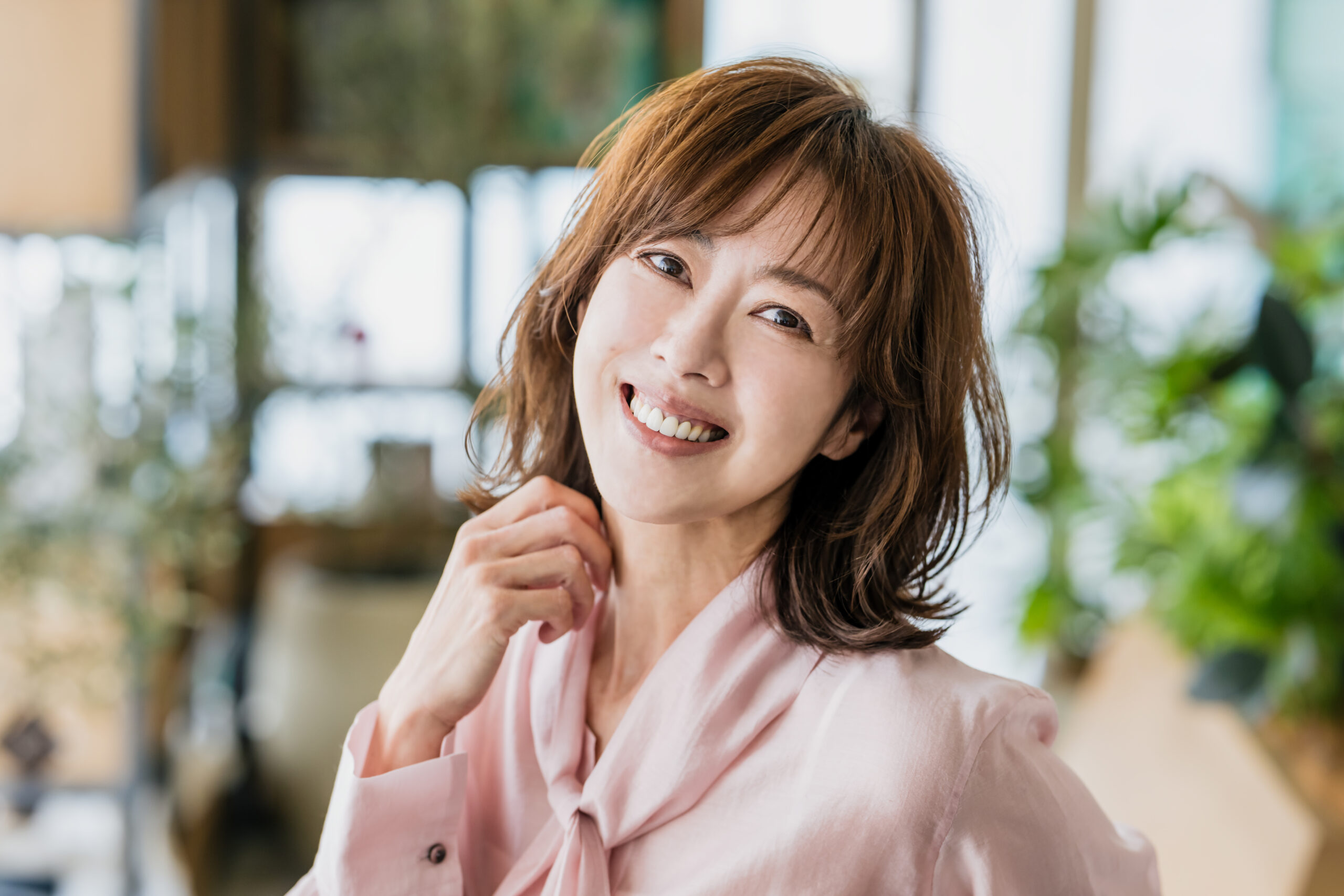 モデル榊ゆり子さん 、　トレードマークのロングヘアをバッサリ20cmカット！